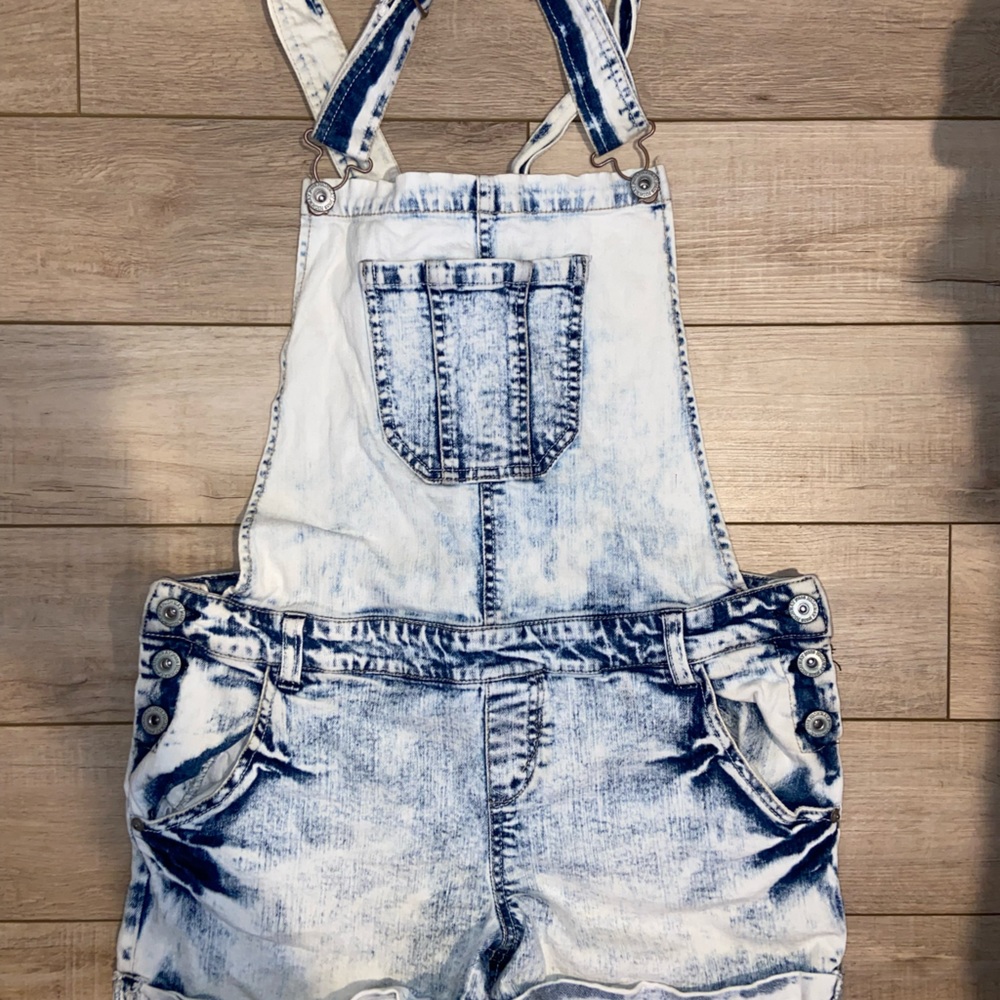 Highway jeans overall denim shorts. Size large. Super stretchy!!